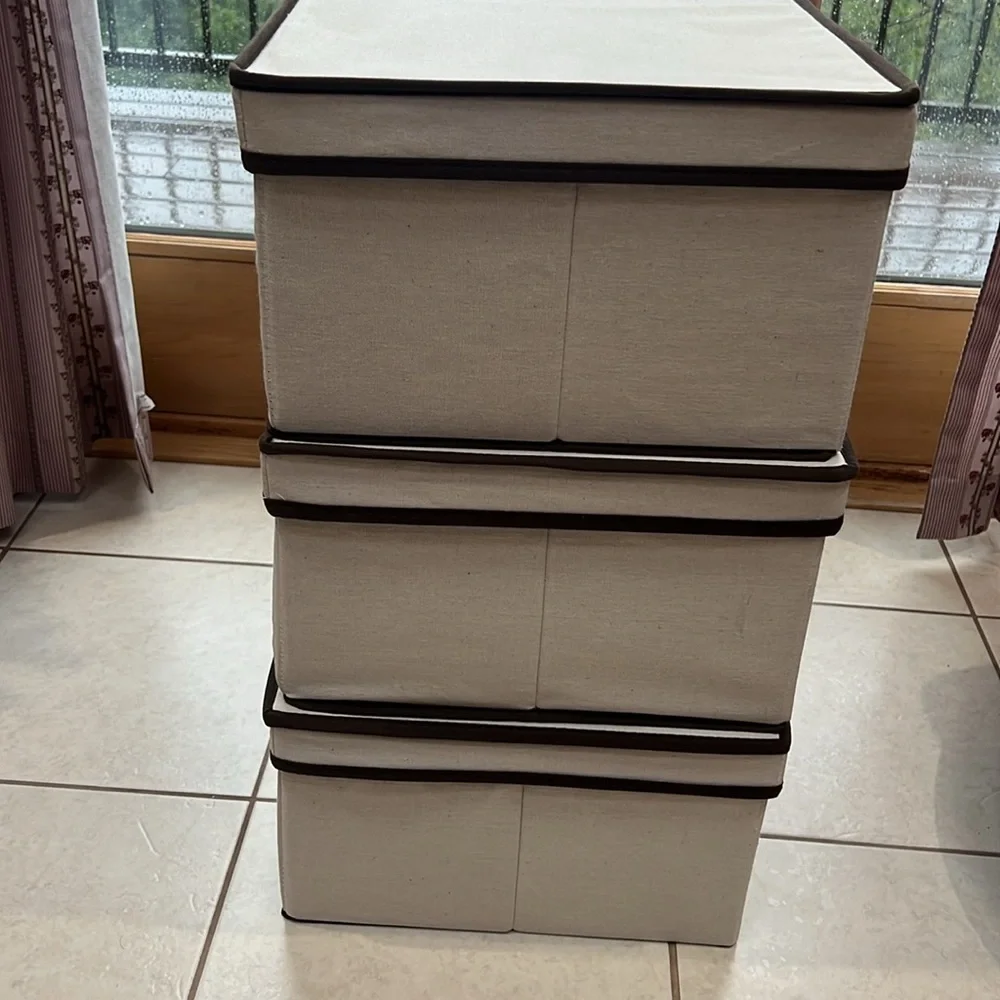 EUC storage box with clear opening